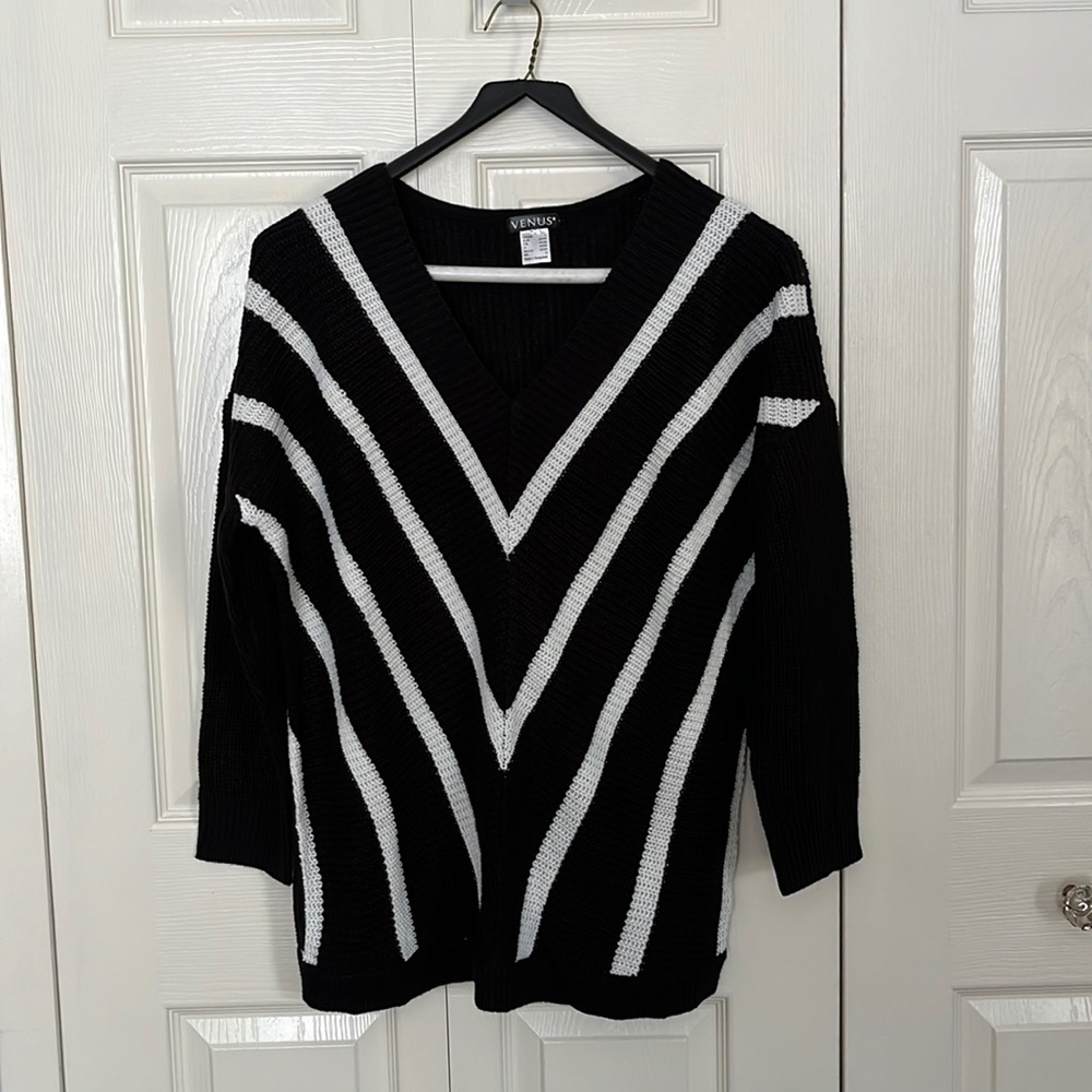 VENUS Black and White Striped Sweater